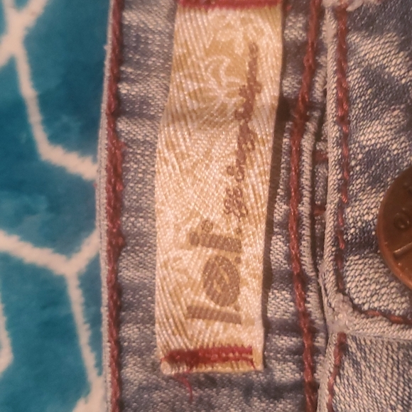 L.E.I Low Rise Shorts - Picture 3 of 4